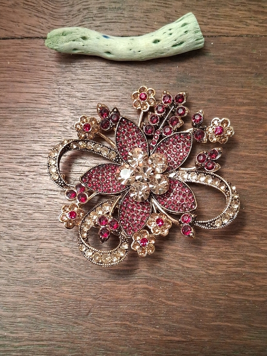 Avon Jewelry - Vintage-Style Red Flower Crystal Brooch Vintage AVON 35 YEARS 2006